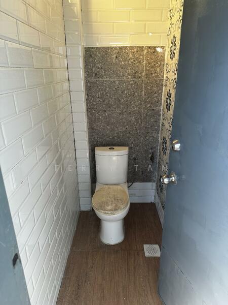 Alpha Industrial Building, 7 Toh Guan Road East, 3,056 sqft, Factory / Workshop (B2) For Rent, by Terry Tan, 25624032 - Bathroom - CommercialGuru.com.sg
