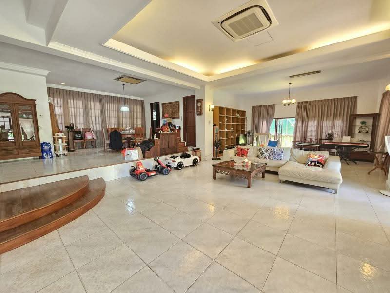 ⭐D15 - Rare $16XXpsf FREEHOLD Bungalow✅"Shy" Home that Park 16 Cars, ❤️Face East⚡6 Rooms⚡16 Cars⚡NO West Sun❤️, East Coast / Marine Parade, 7 Bedrooms, 6,095 sqft, Bungalow House For Sale, by Melvin Ng, 25624393 - PropertyGuru.com.sg