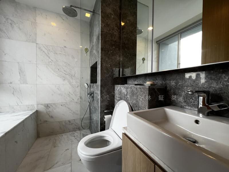 The Peak @ Cairnhill II, 61 Cairnhill Circle, Orchard / River Valley, 2 Bedrooms, 904 sqft, Condominium For Rent, by Regan Lim 林鉦桀, 25624435 - Bathroom - PropertyGuru.com.sg