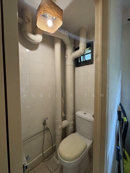 82 Commonwealth Close, 82 Commonwealth Close, 2 Bedrooms, 646 sqft, HDB Flat For Sale, by Angelia Tan, 25624632 - Bathroom - PropertyGuru.com.sg