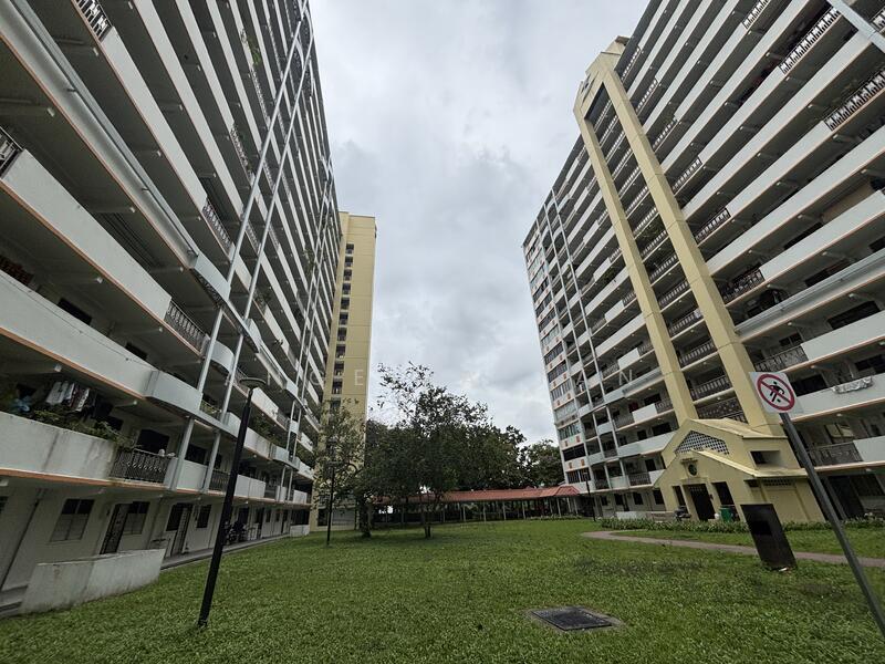 82 Commonwealth Close, 82 Commonwealth Close, 2 Bedrooms, 646 sqft, HDB Flat For Sale, by Angelia Tan, 25624632 - Exterior view of block - PropertyGuru.com.sg