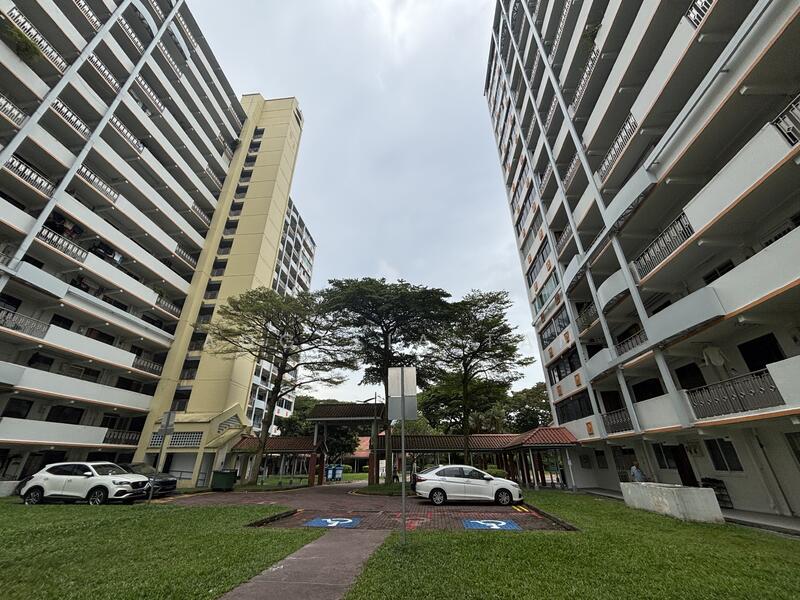 82 Commonwealth Close, 82 Commonwealth Close, 2 Bedrooms, 646 sqft, HDB Flat For Sale, by Angelia Tan, 25624632 - Exterior view of block - PropertyGuru.com.sg