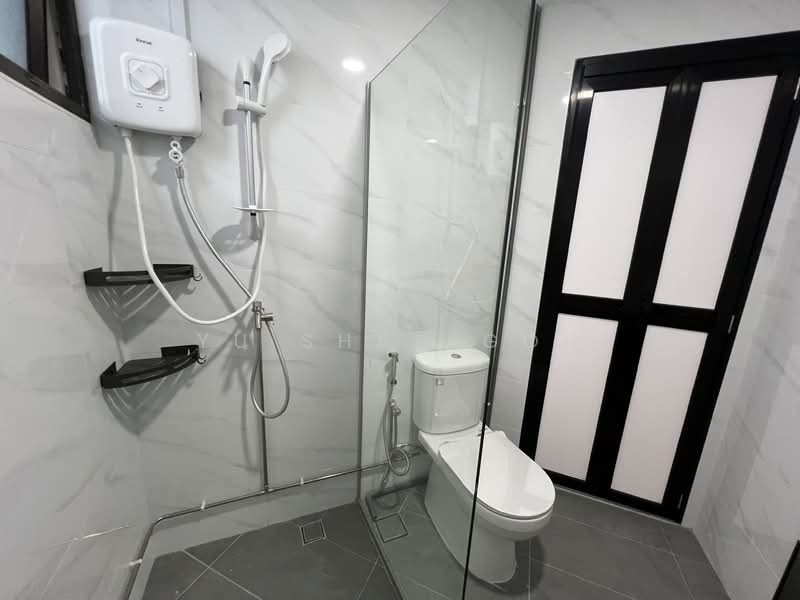 Parc Oasis, 43 Jurong East Avenue 1, 1 Bedroom, 450 sqft, Condominium For Rent, by Yu Shan Goh, 25625137 - Bathroom - PropertyGuru.com.sg