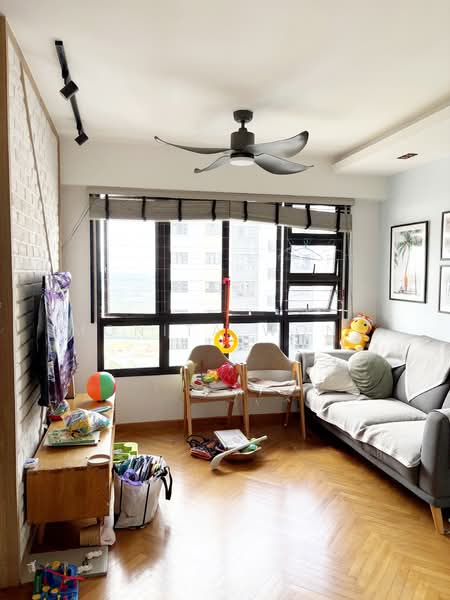 31 Ghim Moh Link, 31 Ghim Moh Link, 3 Bedrooms, 990 sqft, HDB Flat For Rent, by Monita Wong, 25626044 - Living Room - PropertyGuru.com.sg