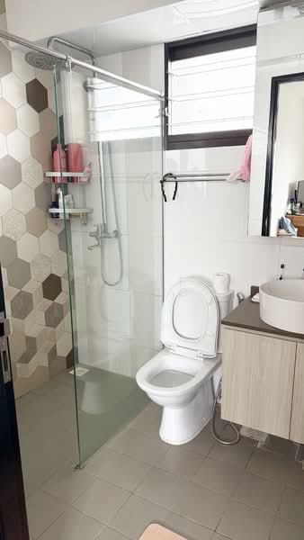 31 Ghim Moh Link, 31 Ghim Moh Link, 3 Bedrooms, 990 sqft, HDB Flat For Rent, by Monita Wong, 25626044 - Bathroom - PropertyGuru.com.sg