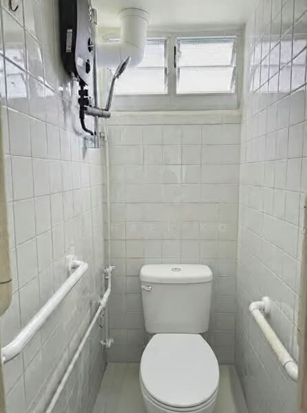 65 Marine Drive, 65 Marine Drive, 3 Bedrooms, 700 sqft, HDB Flat For Sale, by Michael Koh, 25626573 - Bathroom - PropertyGuru.com.sg
