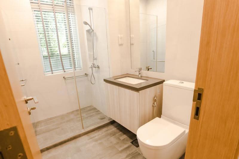 NassimVille, 11 Nassim Road, Tanglin / Holland / Bukit Timah, 4 Bedrooms, 2,200 sqft, Condominium For Rent, by Matthew Teo, 25626822 - Bathroom - PropertyGuru.com.sg