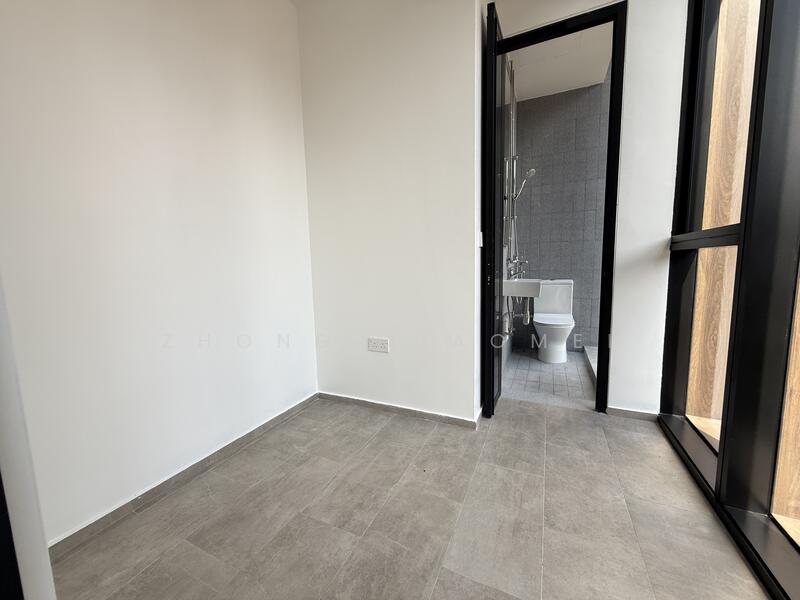 Helper's room & bath