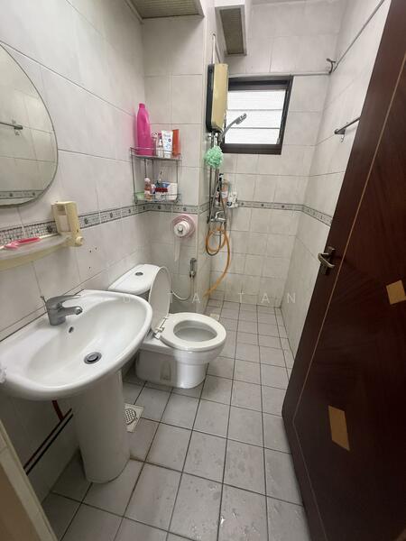 90 Tanglin Halt Road, 90 Tanglin Halt Road, Room Rental, 100 sqft, HDB Flat For Rent, by Juita Tan, 25627420 - Bathroom - PropertyGuru.com.sg