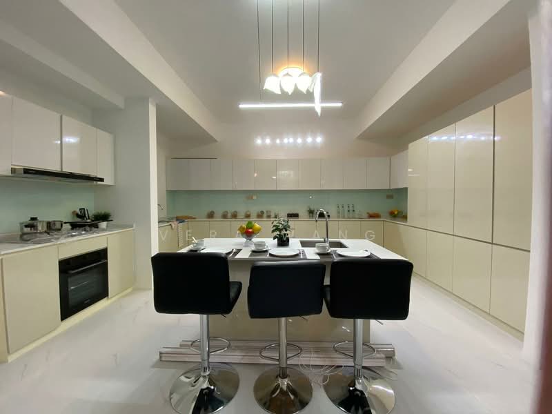 Cluny Park, Cluny Park, 5 Bedrooms, 6,700 sqft, Detached House For Rent, by Vera Wang, 25627442 - PropertyGuru.com.sg