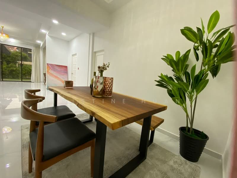 Renovated Bungalow Near Botanical Gardens, Cluny Park, 5 Bedrooms, 6,700 sqft, Bungalow House For Rent, by Christine Huang, 25627499 - Dining Room - PropertyGuru.com.sg