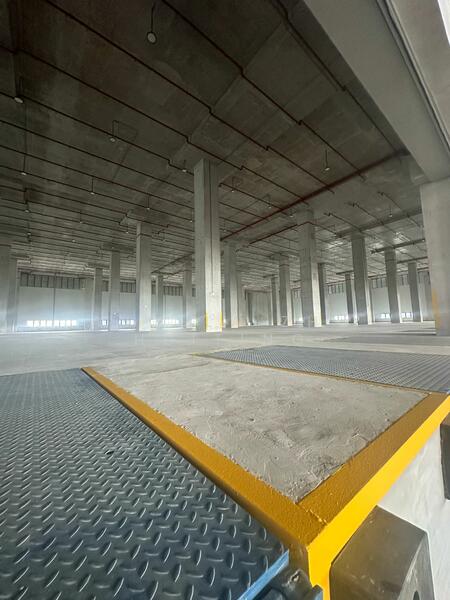 Jalan Buroh Warehouse Complex, 30 Jurong Port Road, 53,000 sqft, Factory / Workshop (B2) For Rent, by Angela Zhu Huiting, 25627719 - Car Park - CommercialGuru.com.sg