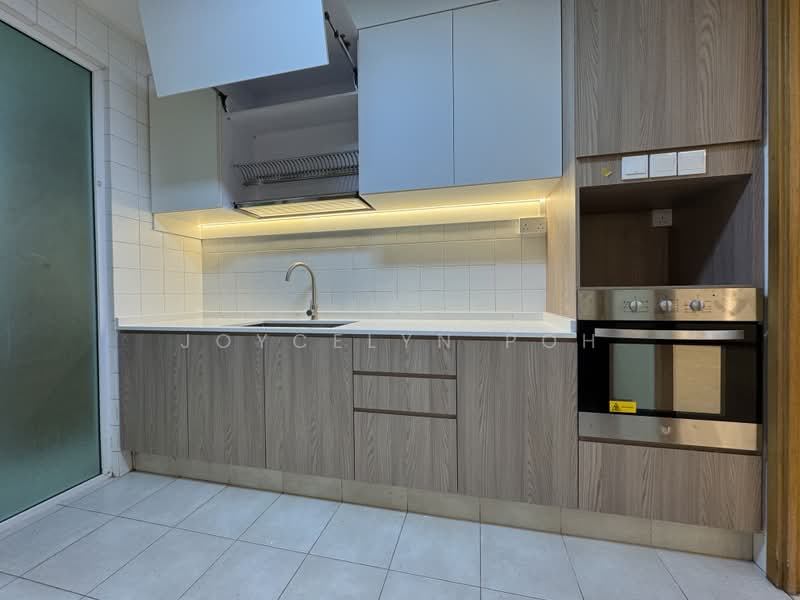Edelweiss Park Condo, 84 Flora Road, 3 Bedrooms, 1,335 sqft, Condominium For Rent, by Joycelyn Poh, 25627989 - PropertyGuru.com.sg