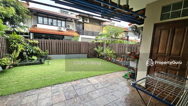 For Sale - Near MRT, Buses, Schs, Parks, Food - 2.5 Storey 999yrs Well-maintained, Move-in or A&A