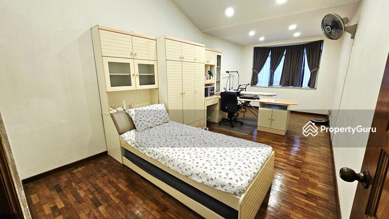 For Sale - Near MRT, Buses, Schs, Parks, Food - 2.5 Storey 999yrs Well-maintained, Move-in or A&A