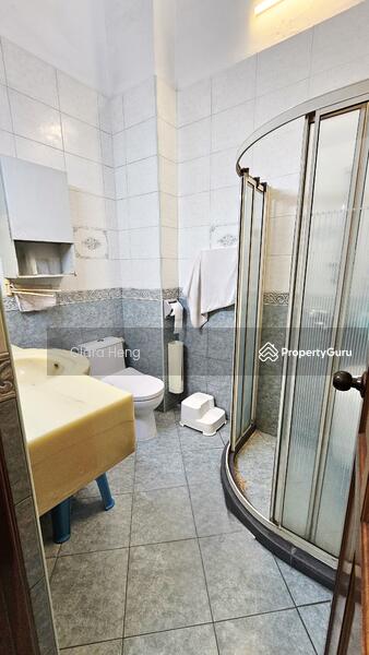 For Sale - Near MRT, Buses, Schs, Parks, Food - 2.5 Storey 999yrs Well-maintained, Move-in or A&A