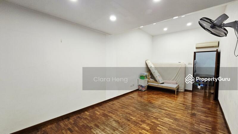 For Sale - Near MRT, Buses, Schs, Parks, Food - 2.5 Storey 999yrs Well-maintained, Move-in or A&A