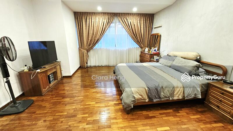 For Sale - Near MRT, Buses, Schs, Parks, Food - 2.5 Storey 999yrs Well-maintained, Move-in or A&A
