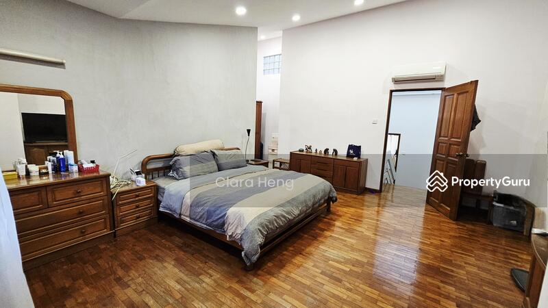 For Sale - Near MRT, Buses, Schs, Parks, Food - 2.5 Storey 999yrs Well-maintained, Move-in or A&A