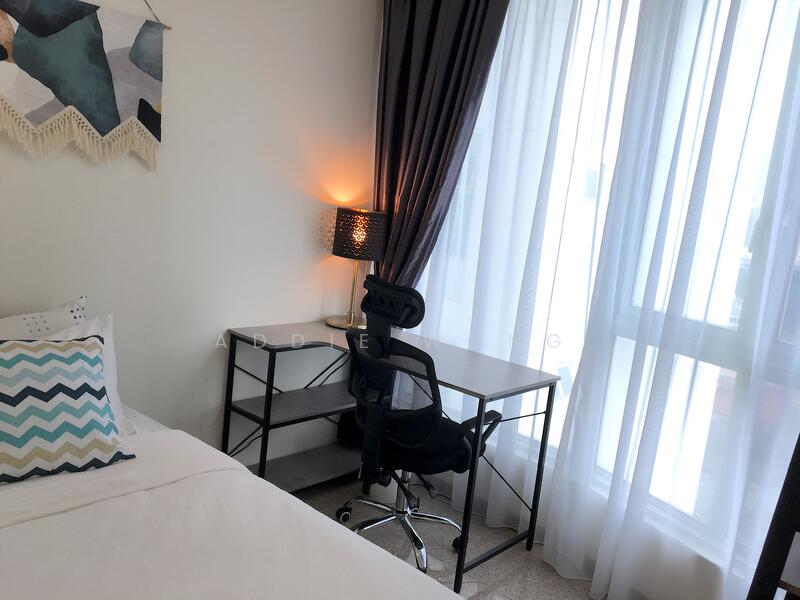 Queens, 10 Stirling Road, Room Rental, 120 sqft, Condominium For Rent, by Addie Wong, 25628302 - Bright airy Room with Study - PropertyGuru.com.sg