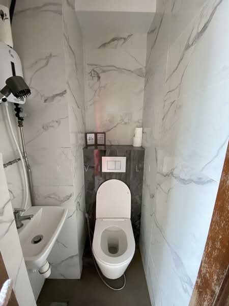 CHEAP F&B Unit In CBD District With High Footfall Rate, , 3,450 sqft, Food & Beverage For Rent, by Kevin Lim, 25628663 - Bathroom - CommercialGuru.com.sg