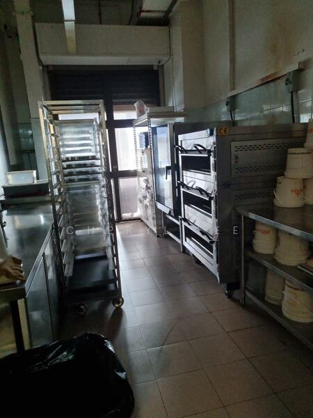 East Kitchen Full Air Con Fitted Exhaust Processing Rooms食品厨房已装置抽油烟系统全间空调, Bedok / Upper East Coast, 3,800 sqft, Factory / Workshop (B2) For Rent, by Cheryl Lee, 25629004 - CommercialGuru.com.sg