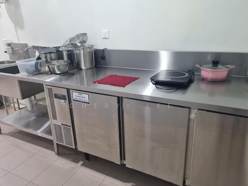 East Kitchen Full Air Con Fitted Exhaust Processing Rooms食品厨房已装置抽油烟系统全间空调, Bedok / Upper East Coast, 3,800 sqft, Factory / Workshop (B2) For Rent, by Cheryl Lee, 25629004 - CommercialGuru.com.sg