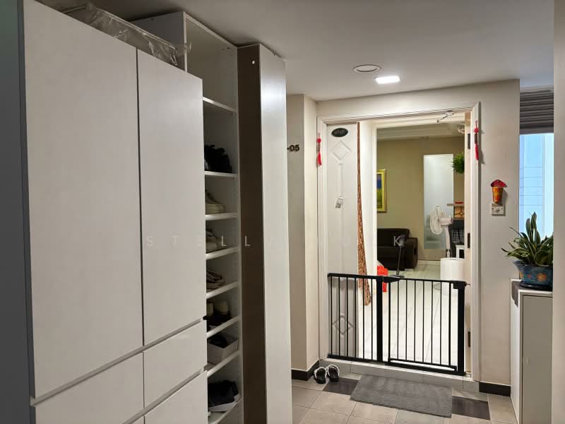 Azalea Park Condo, 2 Flora Road, 5 Bedrooms, 1,315 sqft, Condominium For Rent, by Stella Kuek, 25629094 - Big Shoe Rack At Entrance - PropertyGuru.com.sg
