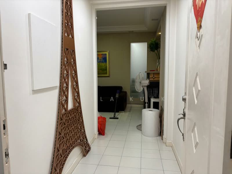 Azalea Park Condo, 2 Flora Road, 5 Bedrooms, 1,315 sqft, Condominium For Rent, by Stella Kuek, 25629094 - L Entrance So Living Hall Got Privacy - PropertyGuru.com.sg