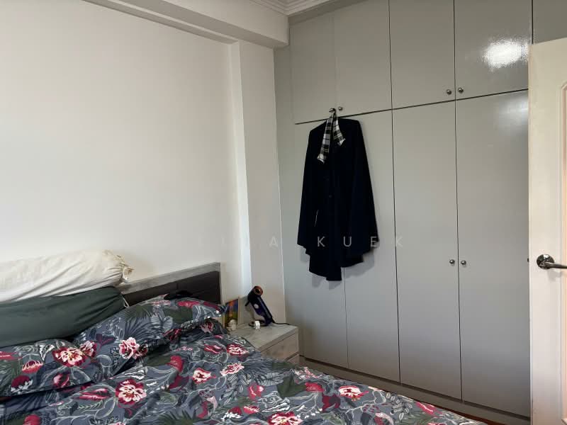 Azalea Park Condo, 2 Flora Road, 5 Bedrooms, 1,315 sqft, Condominium For Rent, by Stella Kuek, 25629094 - Bedroom 3 With Big Built-in Wardrobe - PropertyGuru.com.sg