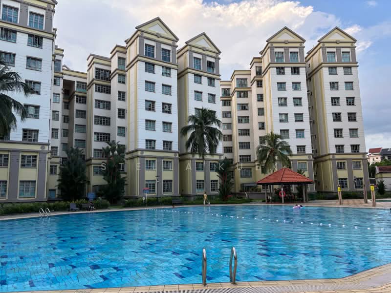 Azalea Park Condo, 2 Flora Road, 5 Bedrooms, 1,315 sqft, Condominium For Rent, by Stella Kuek, 25629094 - Big Pool, Nice Environment - PropertyGuru.com.sg
