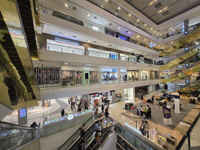 The Centrepoint, 176 Orchard Road, 765 sqft, Mall Shop For Sale