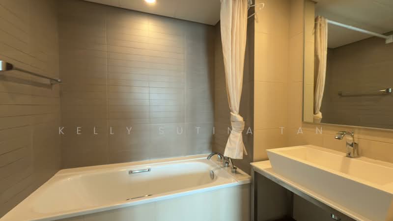 The Sail @ Marina Bay, 2 Marina Boulevard, 2 Bedrooms, 1,033 sqft, Condominium For Rent, by Kelly Sutina Tan, 25629393 - Bathroom - PropertyGuru.com.sg