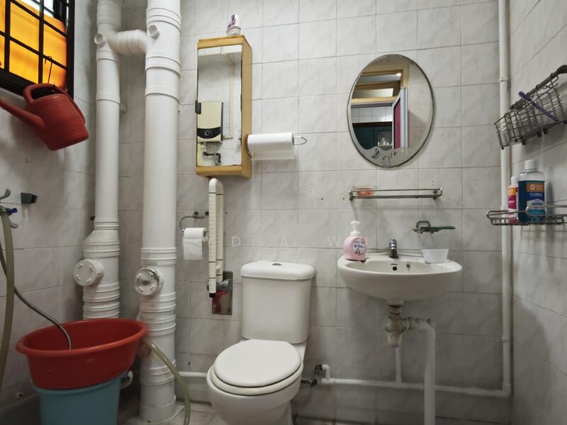 664C Jurong West Street 64, 664C Jurong West Street 64, 3 Bedrooms, 1,001 sqft, HDB Flat For Rent, by Lydia Wu, 25629958 - Bathroom - PropertyGuru.com.sg