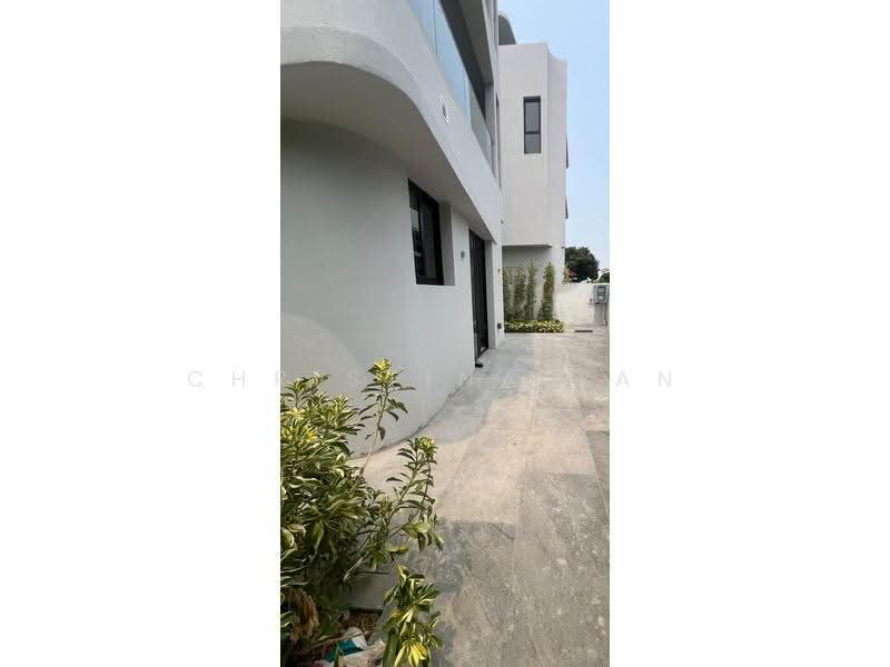 Siglap Road, East Coast / Marine Parade, 6 Bedrooms, 9,407 sqft, Detached House For Sale, by Christina Tan, 25629979 - Exterior - PropertyGuru.com.sg