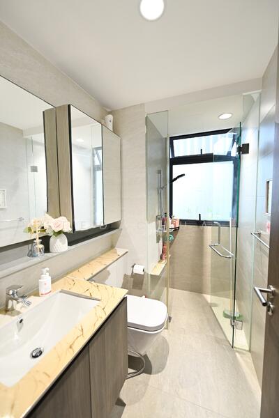 The Clement Canopy, 18 Clementi Avenue 1, 3 Bedrooms, 1,109 sqft, Condominium For Sale, by Ted Chua, 25630591 - Bathroom - PropertyGuru.com.sg