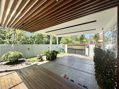 For Sale - Renovated 2.5-Story Semi-Detached Home 999Yrs