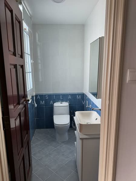 Liria Terrace, 80 Mariam Way, 2 Bedrooms, 1,600 sqft, Terraced House For Rent, by Masilamani Kumara Velu, 25630724 - Bathroom - PropertyGuru.com.sg