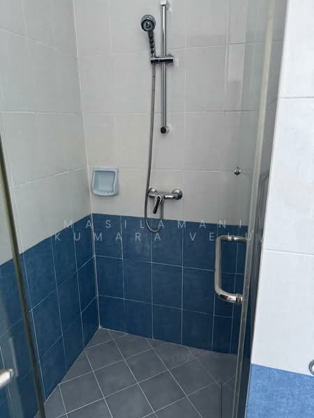 Liria Terrace, 80 Mariam Way, 2 Bedrooms, 1,600 sqft, Terraced House For Rent, by Masilamani Kumara Velu, 25630724 - Bathroom - PropertyGuru.com.sg
