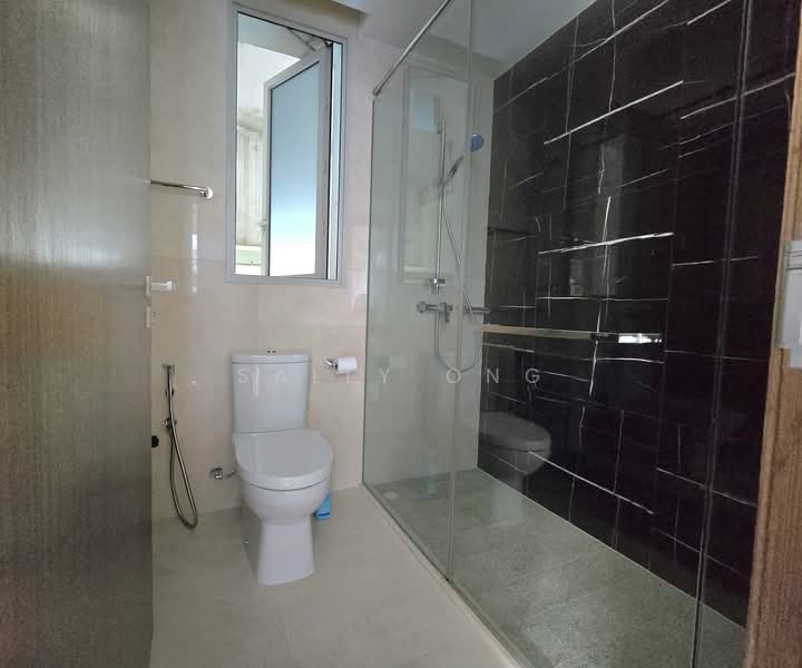 eCO Condominium For Sale at S$ 1,450,000 | PropertyGuru Singapore - Common Bathroom 