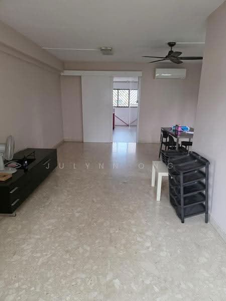 215 Bukit Batok Street 21, 215 Bukit Batok Street 21, Dairy Farm / Bukit Panjang / Choa Chu Kang, 3 Bedrooms, 1,001 sqft, HDB Flat For Rent, by Julynn Ong, 25630963 - Living Room - PropertyGuru.com.sg
