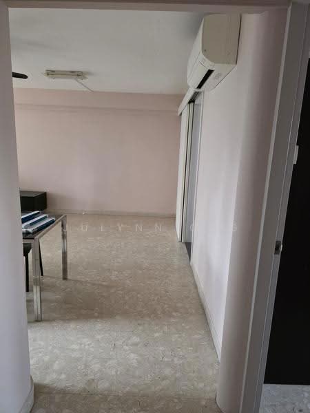 215 Bukit Batok Street 21, 215 Bukit Batok Street 21, Dairy Farm / Bukit Panjang / Choa Chu Kang, 3 Bedrooms, 1,001 sqft, HDB Flat For Rent, by Julynn Ong, 25630963 - Corridor - PropertyGuru.com.sg