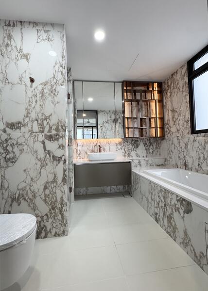 Irwell Hill Residences, 2 Irwell Hill, 4 Bedrooms, 1,582 sqft, Condominium For Rent, by Lois Ho, 25631119 - Master Bathroom - PropertyGuru.com.sg
