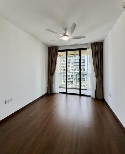 Irwell Hill Residences, 2 Irwell Hill, 4 Bedrooms, 1,582 sqft, Condominium For Rent, by Lois Ho, 25631119 - Master bedroom with balcony - PropertyGuru.com.sg