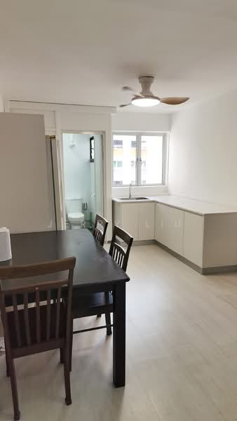 376 Clementi Avenue 4, 376 Clementi Avenue 4, 2 Bedrooms, 600 sqft, HDB Flat For Rent, by Jerry Liu, 25631612 - Dining Room - PropertyGuru.com.sg