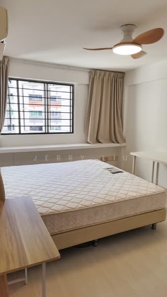 376 Clementi Avenue 4, 376 Clementi Avenue 4, 2 Bedrooms, 600 sqft, HDB Flat For Rent, by Jerry Liu, 25631612 - Bedroom - PropertyGuru.com.sg