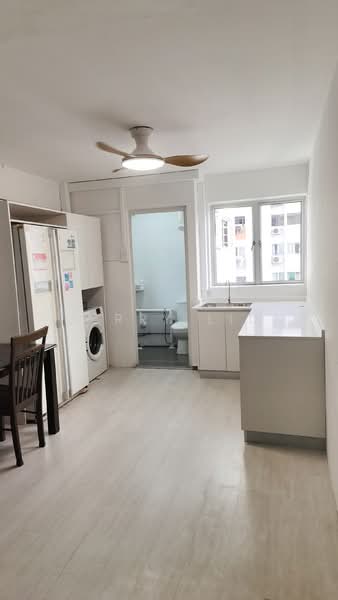 376 Clementi Avenue 4, 376 Clementi Avenue 4, 2 Bedrooms, 600 sqft, HDB Flat For Rent, by Jerry Liu, 25631612 - Kitchen - PropertyGuru.com.sg
