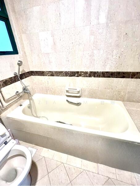 The Bencoolen, 180 Bencoolen Street, Room Rental, 150 sqft, Apartment For Rent, by Kezia Lim, 25631895 - Bathroom - PropertyGuru.com.sg