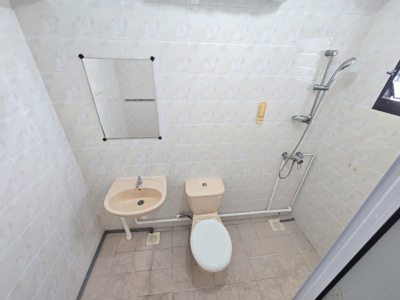 133 Rivervale Street, 133 Rivervale Street, 3 Bedrooms, 1,300 sqft, HDB Flat For Rent, by Sharlyn Neo, 25631919 - Bathroom - PropertyGuru.com.sg