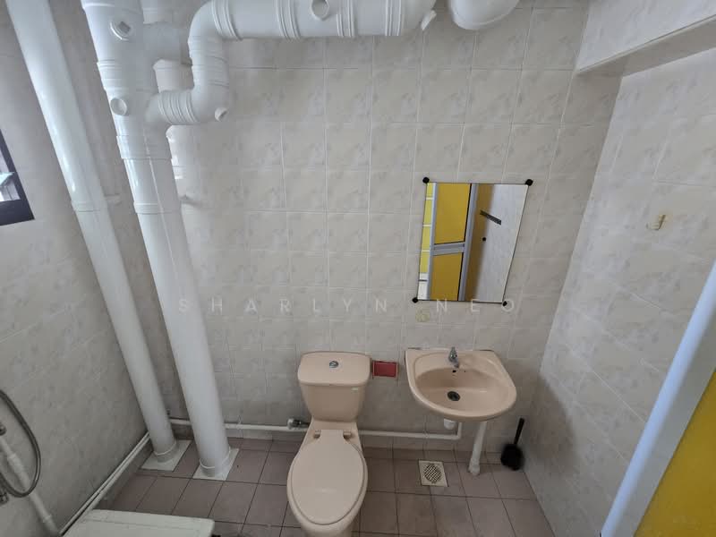 133 Rivervale Street, 133 Rivervale Street, 3 Bedrooms, 1,300 sqft, HDB Flat For Rent, by Sharlyn Neo, 25631919 - Bathroom - PropertyGuru.com.sg